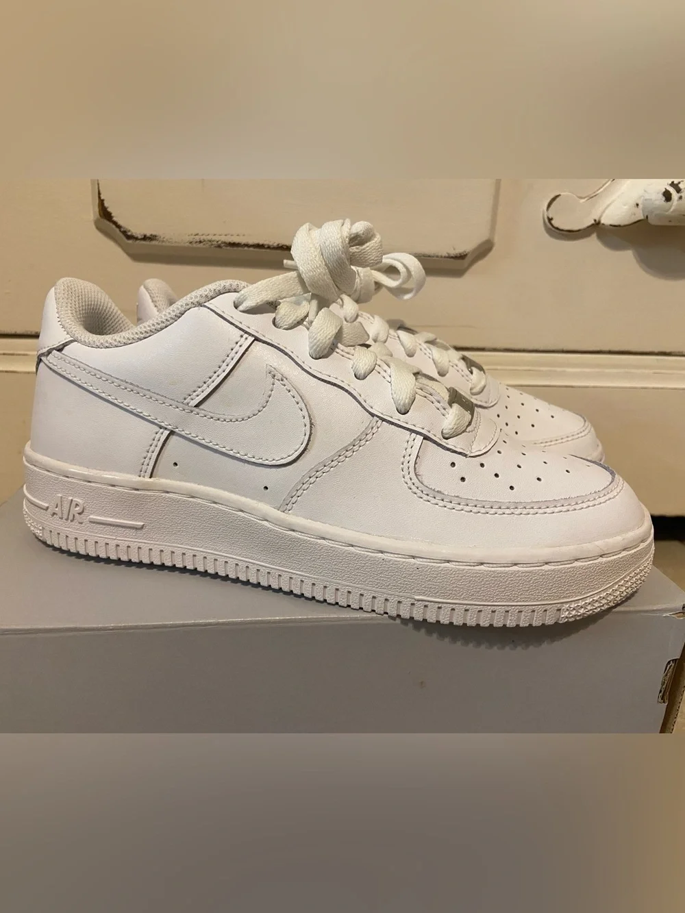 NEW Youth Boys Size 4.5 Nike Air Force 1 White